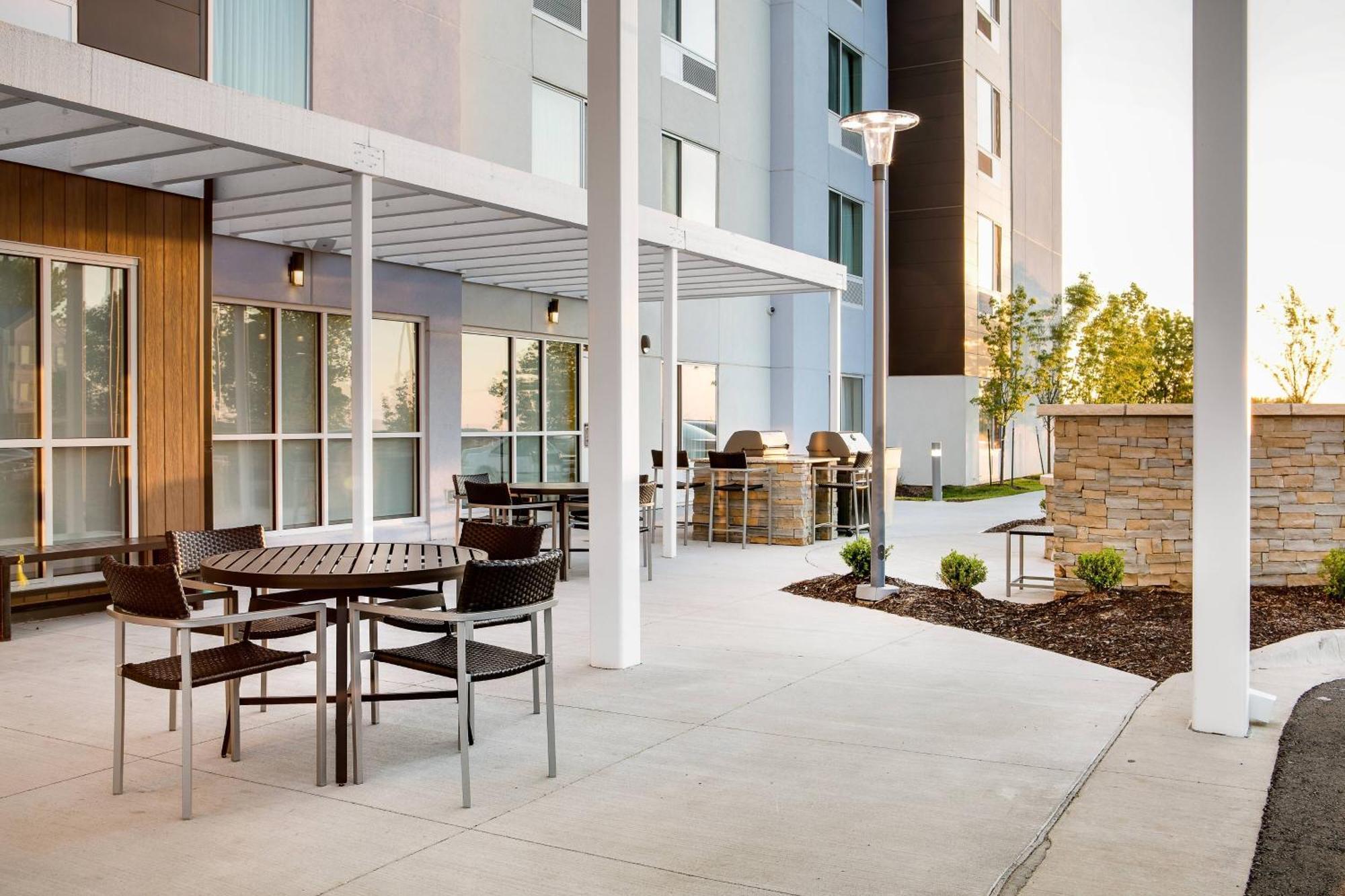 Towneplace Suites By Marriott Kansas City Airport Buitenkant foto
